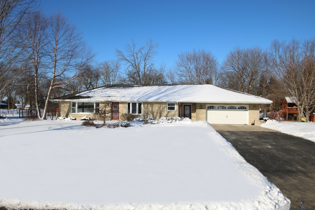 Property Photo:  1364 Town Line Rd  WI 53022 
