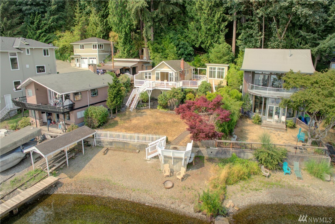 Property Photo:  562 W Lake Sammamish Pkwy SE  WA 98008 