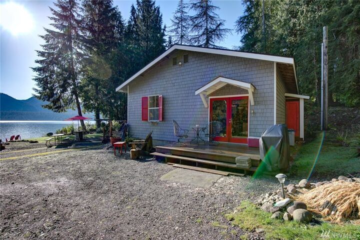 Property Photo:  82  Lakeview Drive  WA 98526 