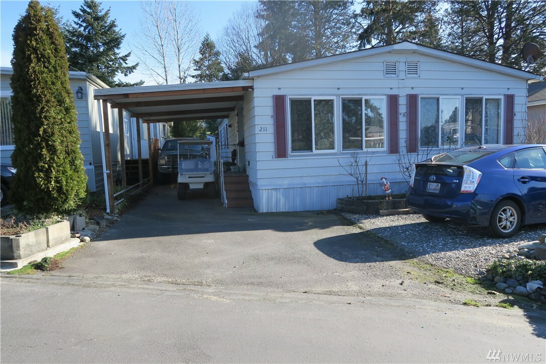 Property Photo: 2102 S 324th St 211 WA 98003