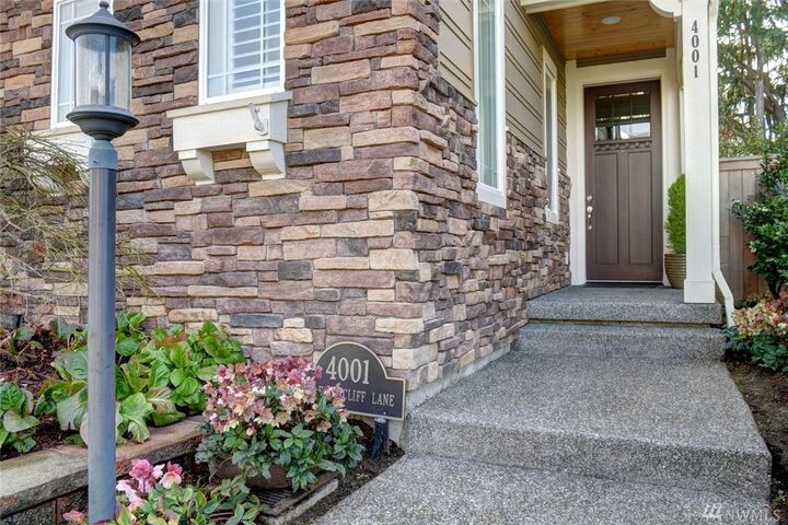 Property Photo: 4001 W Briarcliff Lane WA 98199