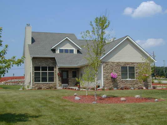 Property Photo:  W125s8523 Country View Ct  WI 53150 