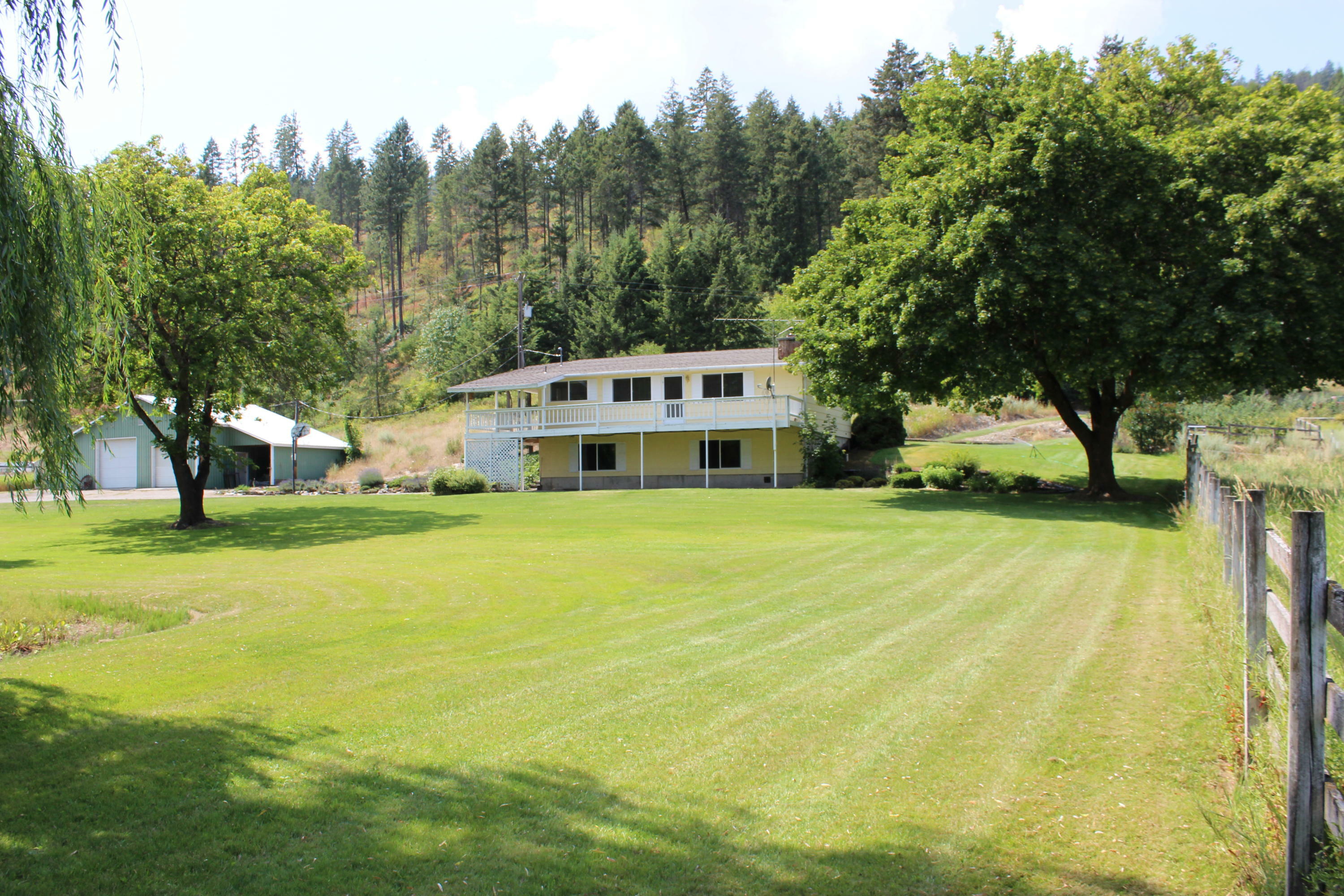 Property Photo:  934 Valley-Westside Rd  WA 99114 