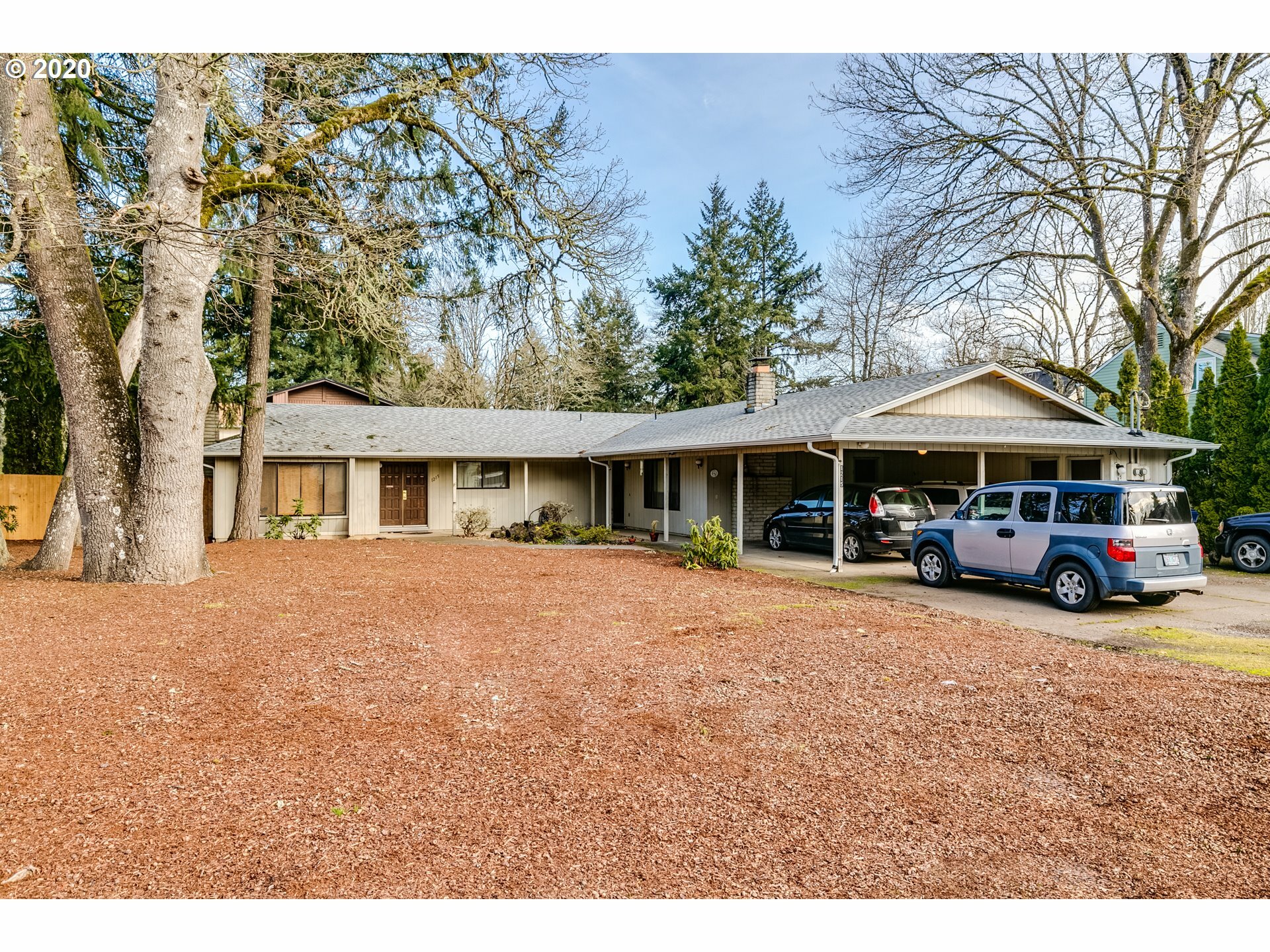 Property Photo: 1215 Bond Ln OR 97401