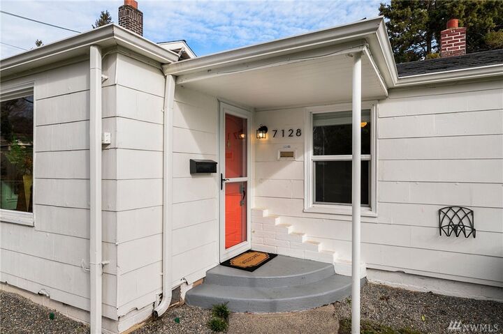 Property Photo:  7128  Seward Park Avenue S  WA 98118 
