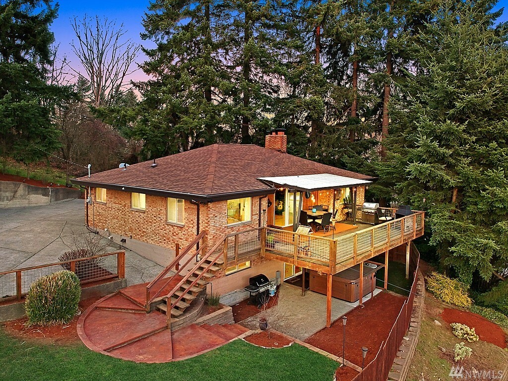 Property Photo:  7930 S 134th Place  WA 98178 