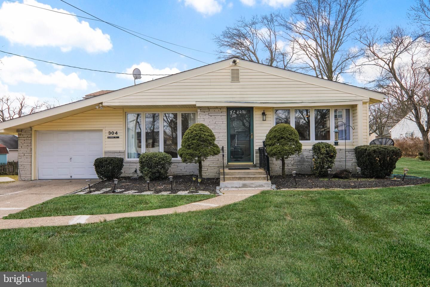 Property Photo:  304 Garwood Place  NJ 08003 