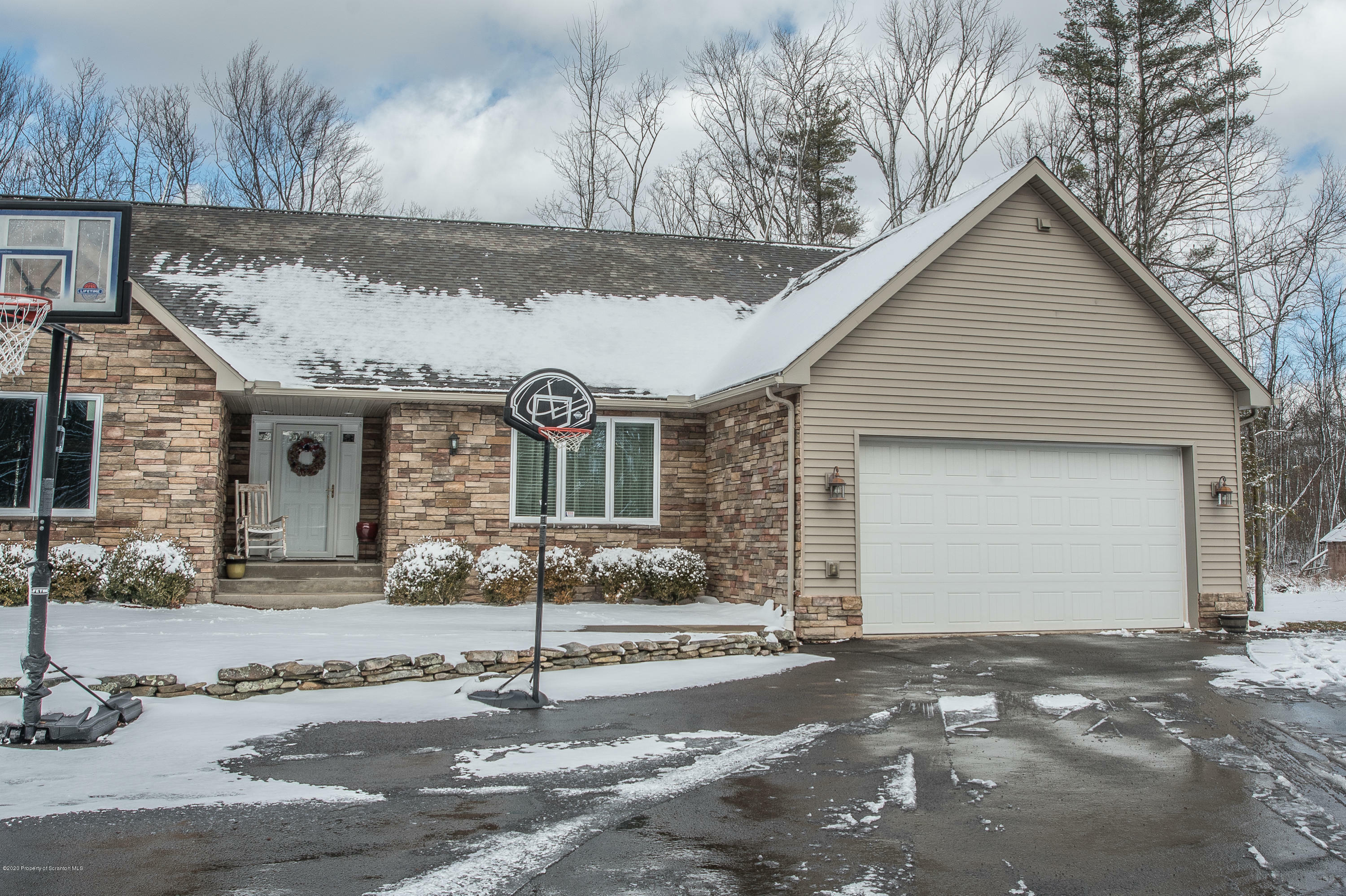 Property Photo:  117 Victor Drive  PA 18436 