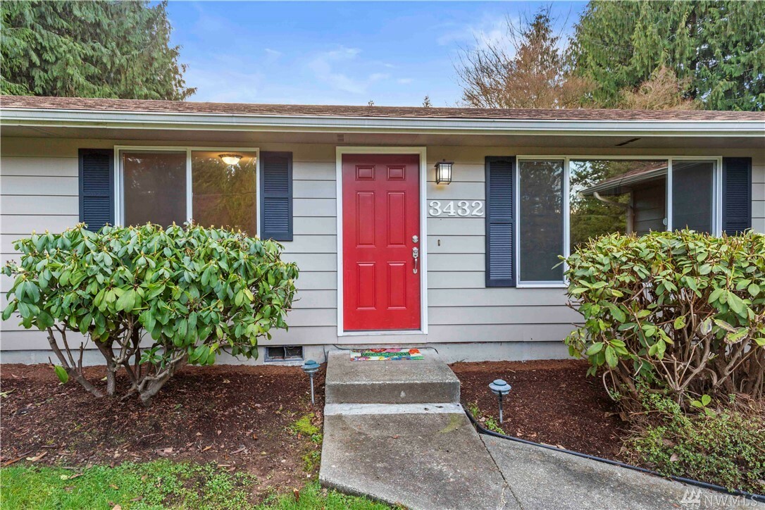 Property Photo:  3432 100th Dr SE  WA 98258 
