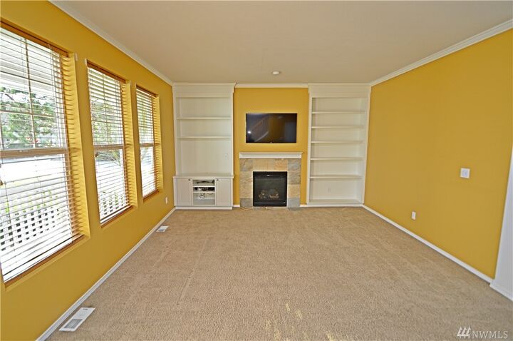 Property Photo:  802  62nd Street SE  WA 98092 