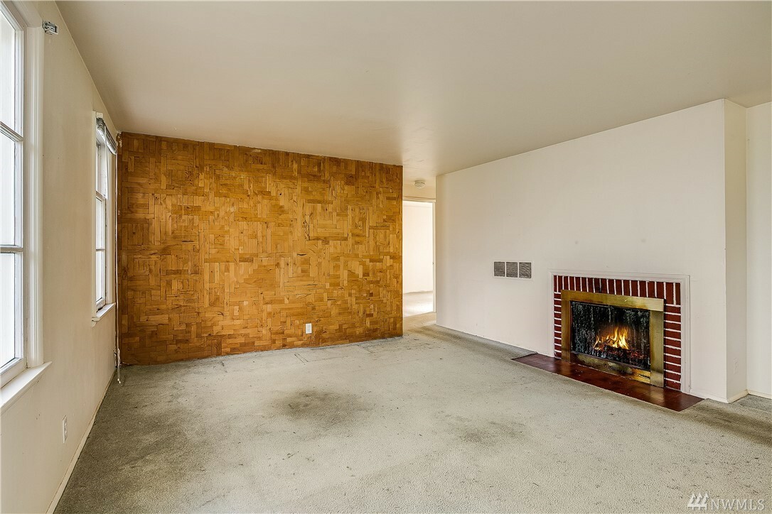 Property Photo: 11204 Fremont Ave N WA 98133