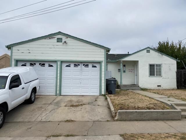 1049 Acosta Street  Salinas CA 93905 photo