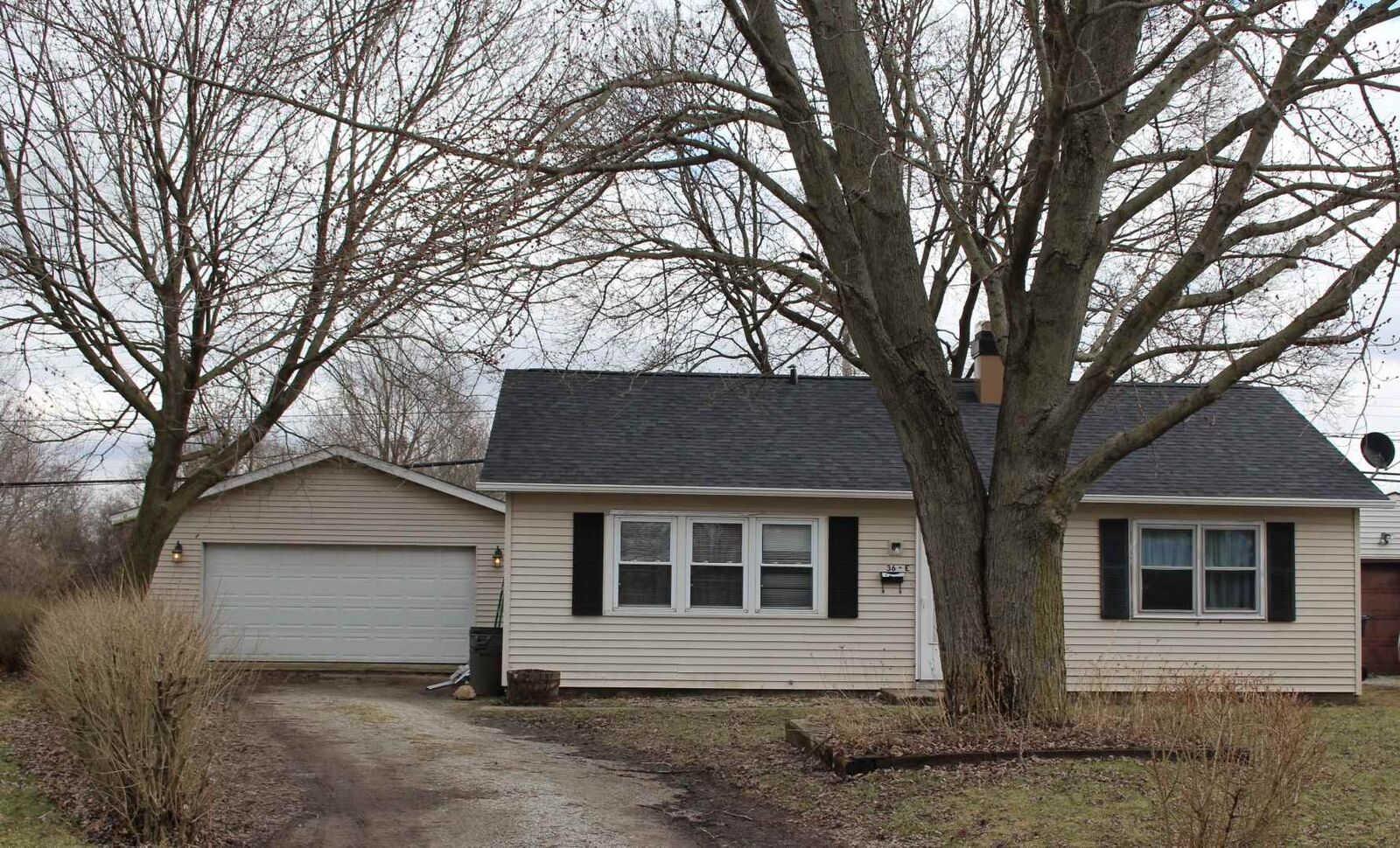 Property Photo: 36 E Sunnydale Drive IN 46750
