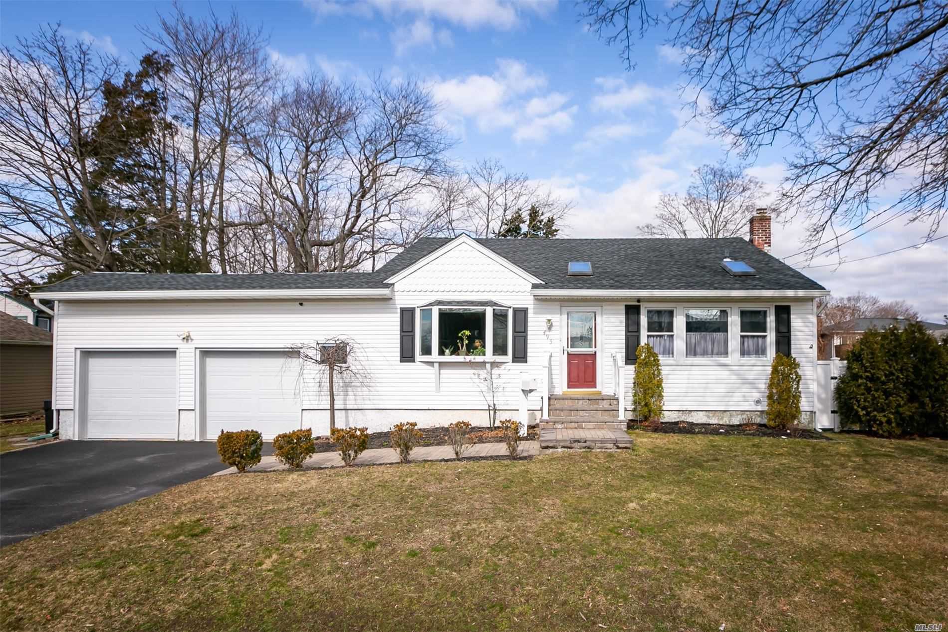 Property Photo:  495 Heathcote Road  NY 11757 