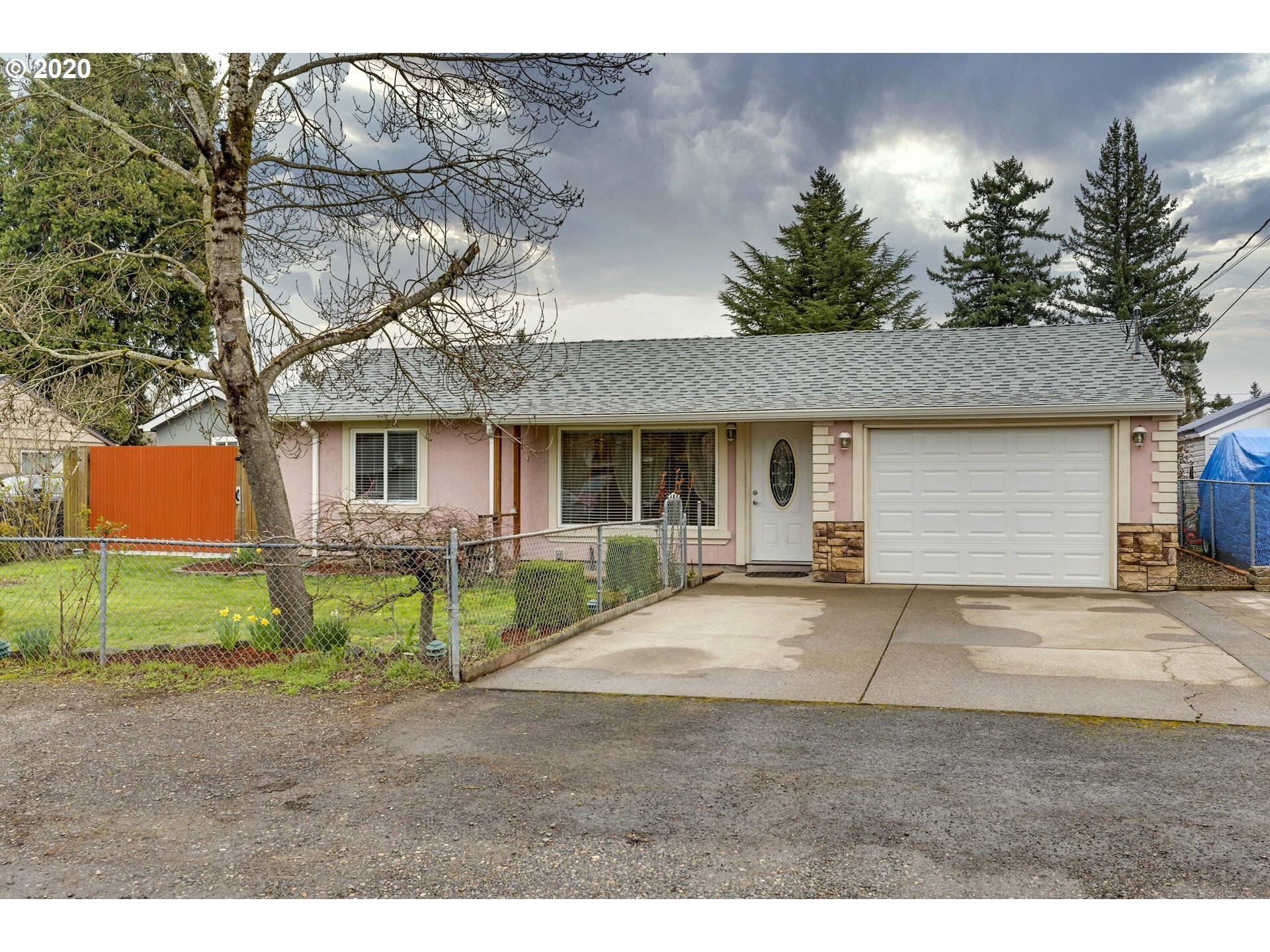 Property Photo: 2142 SE 118th Ave OR 97216