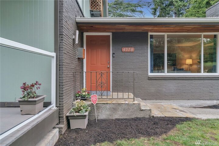 Property Photo:  4570  36th Avenue W  WA 98199 