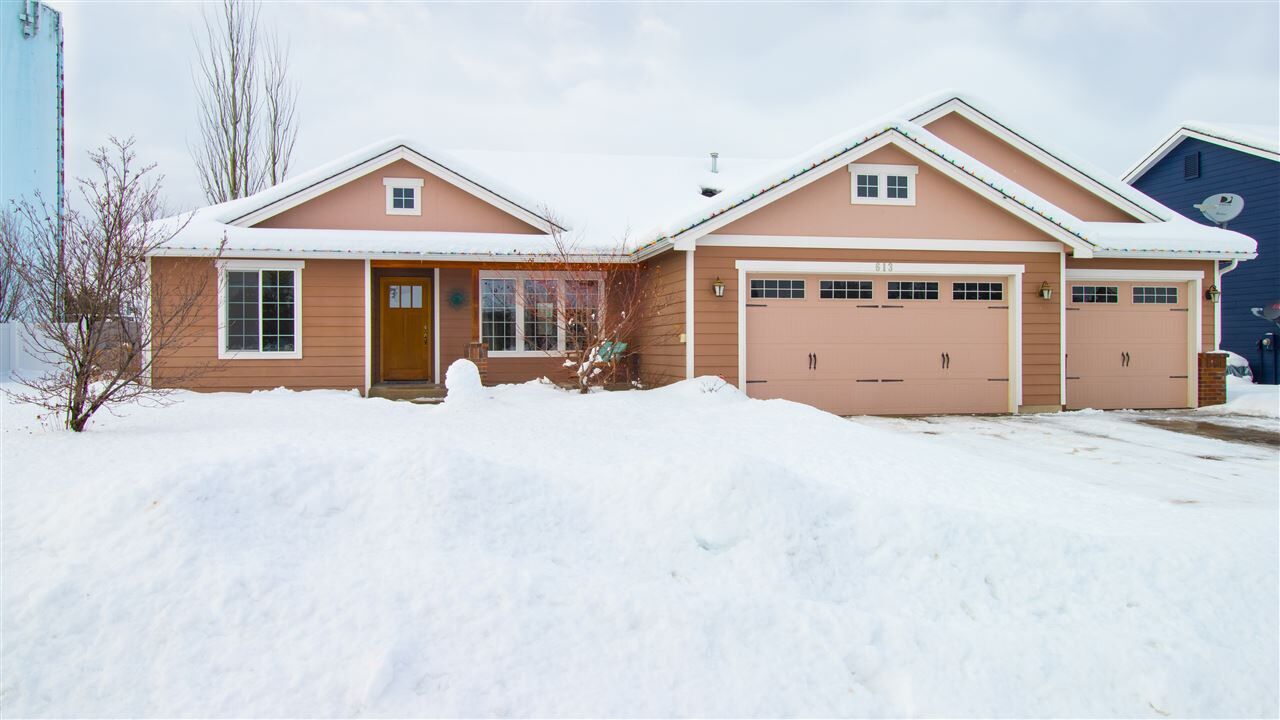Property Photo: 613 N High Desert Dr WA 99006