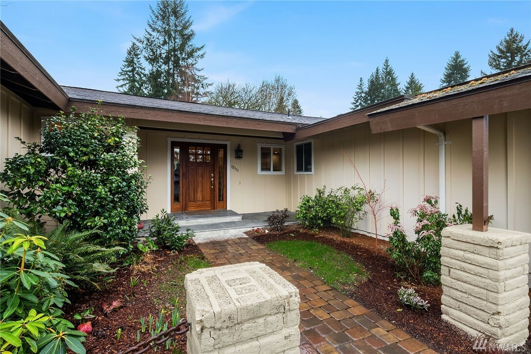 Property Photo:  18111 NE 27th St  WA 98052 