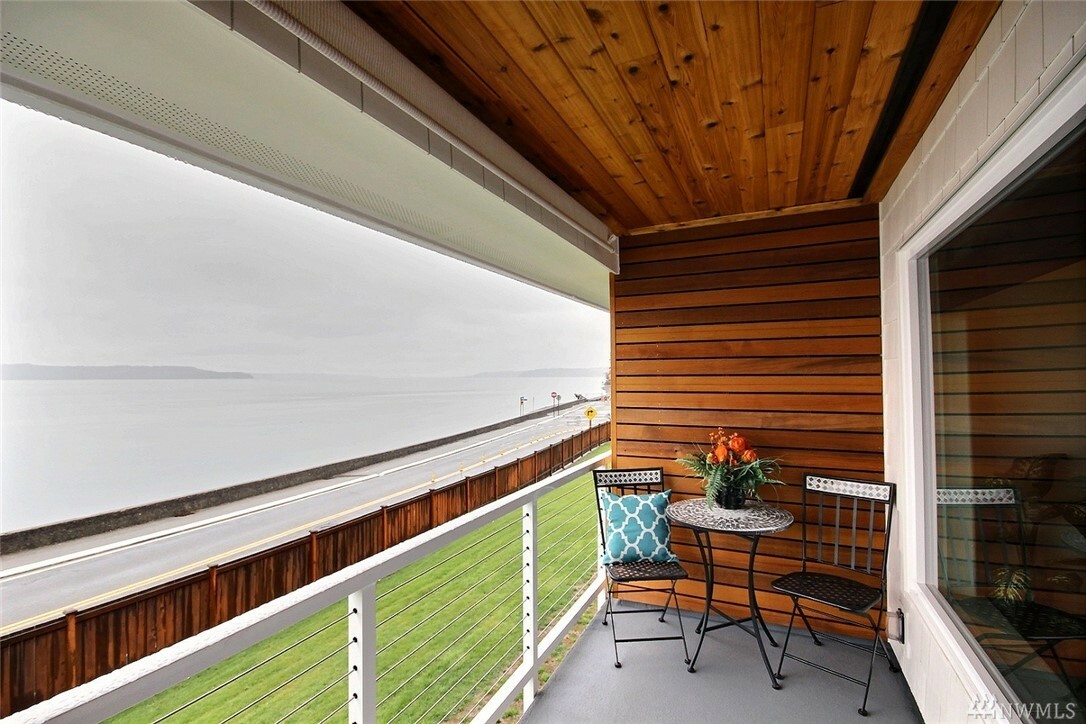Property Photo: 28120 Redondo Beach Dr S 208 WA 98198