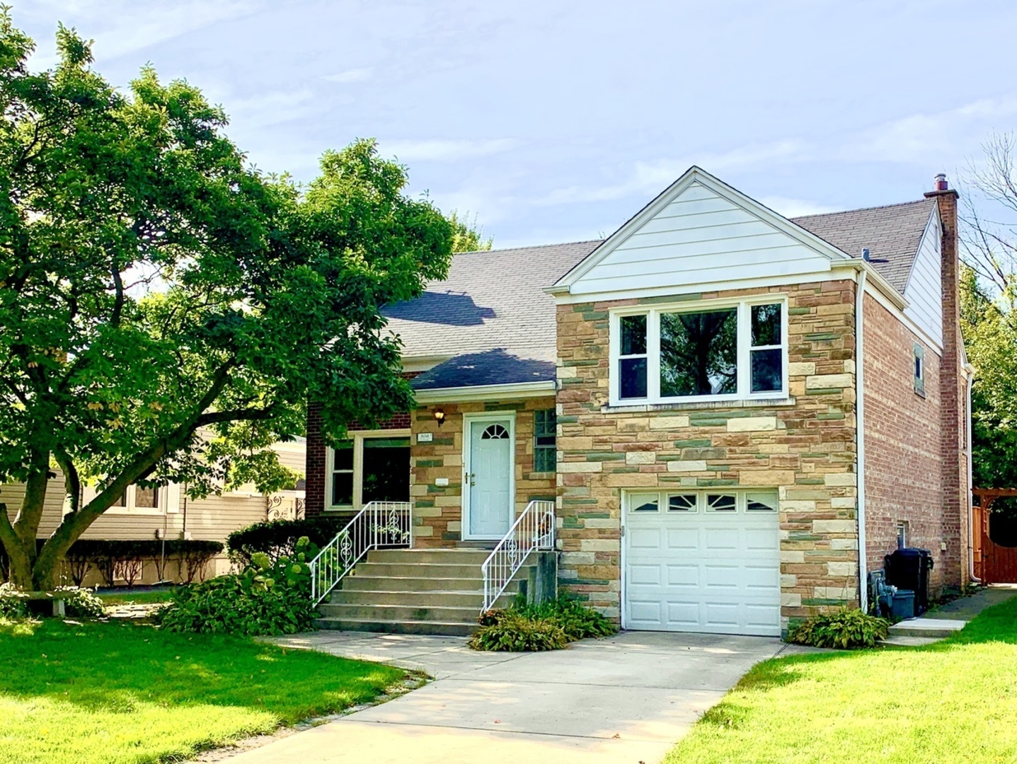 Property Photo: 808 South Waiola Avenue IL 60525
