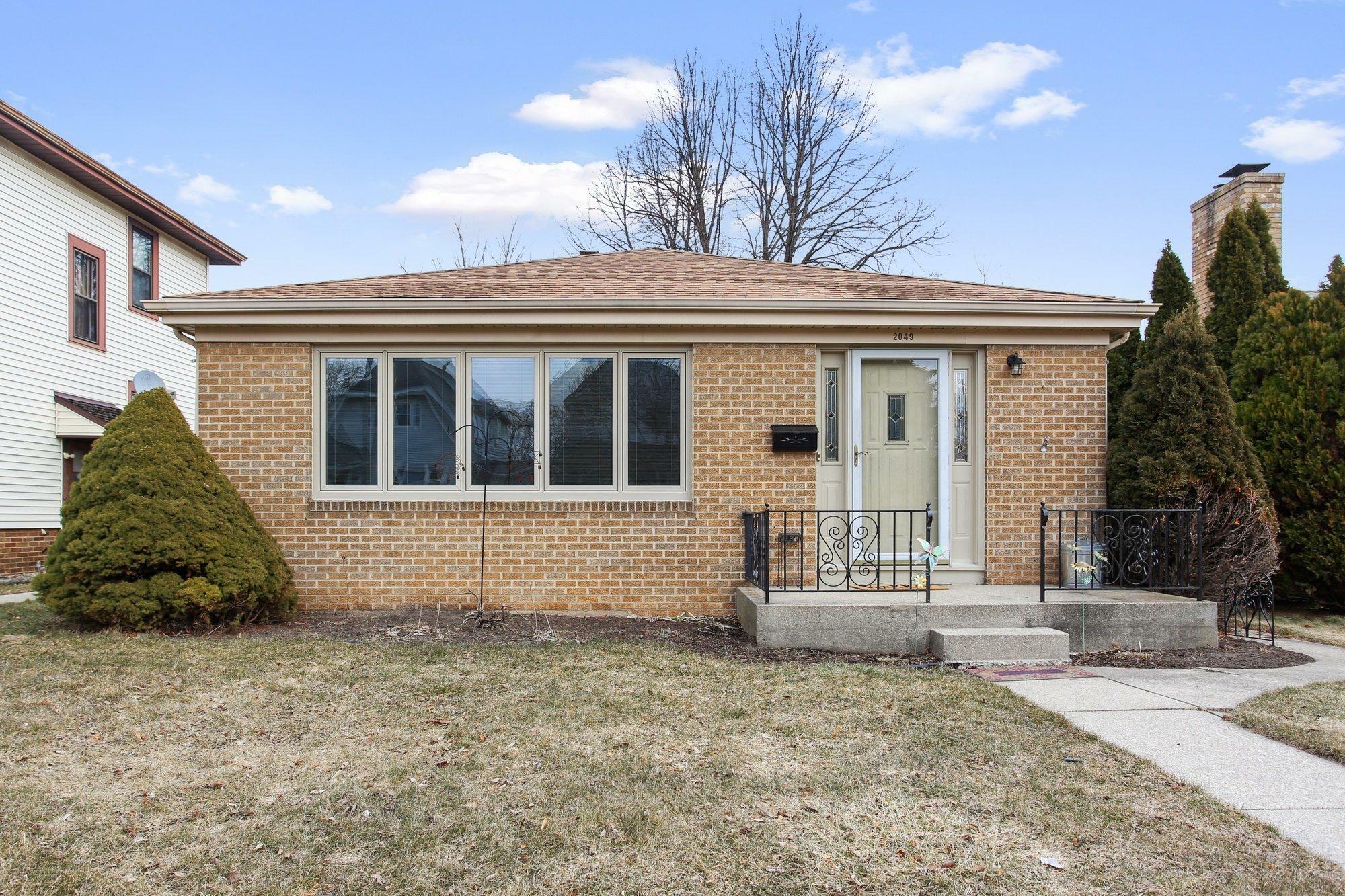 Property Photo:  2049 Deane Blvd  WI 53403 