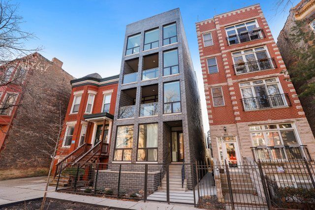 Property Photo: 3508 N Reta Avenue 201 IL 60657