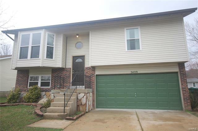 Property Photo: 2409 Golden Gate Drive 63052