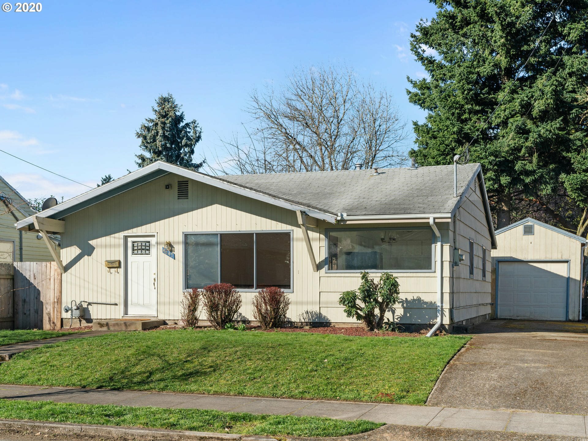 Property Photo: 4647 SE 47th Ave OR 97206