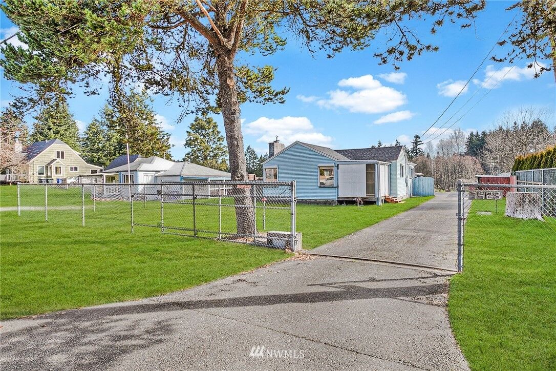 Property Photo: 7423 20th Avenue E WA 98404