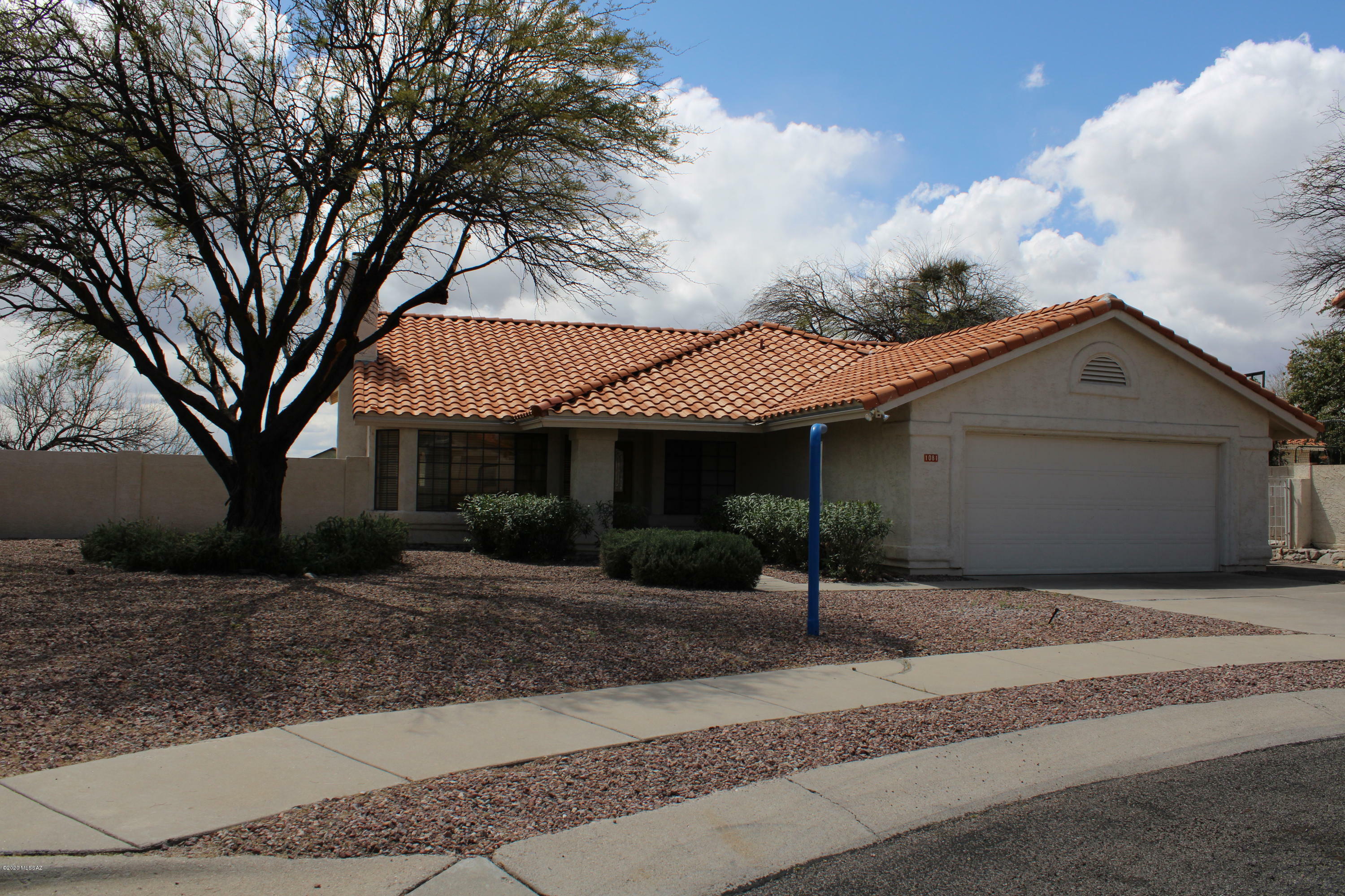 Property Photo: 1081 W Eagle Landing Place AZ 85737