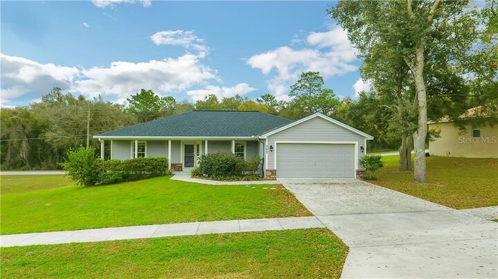 Property Photo: 307 Stonepoint Lane FL 32159