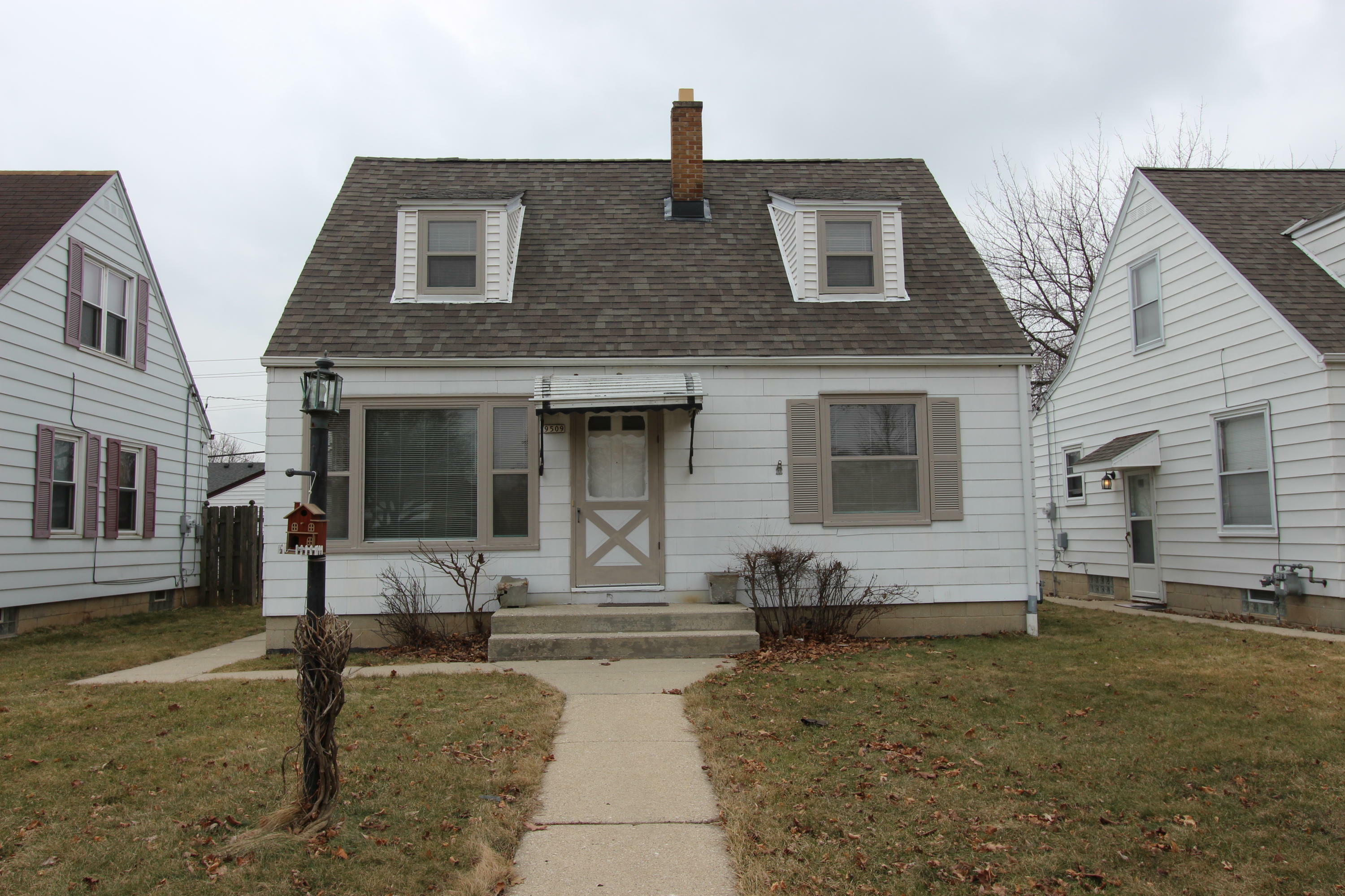 Property Photo:  9509 W Lisbon Ave  WI 53222 