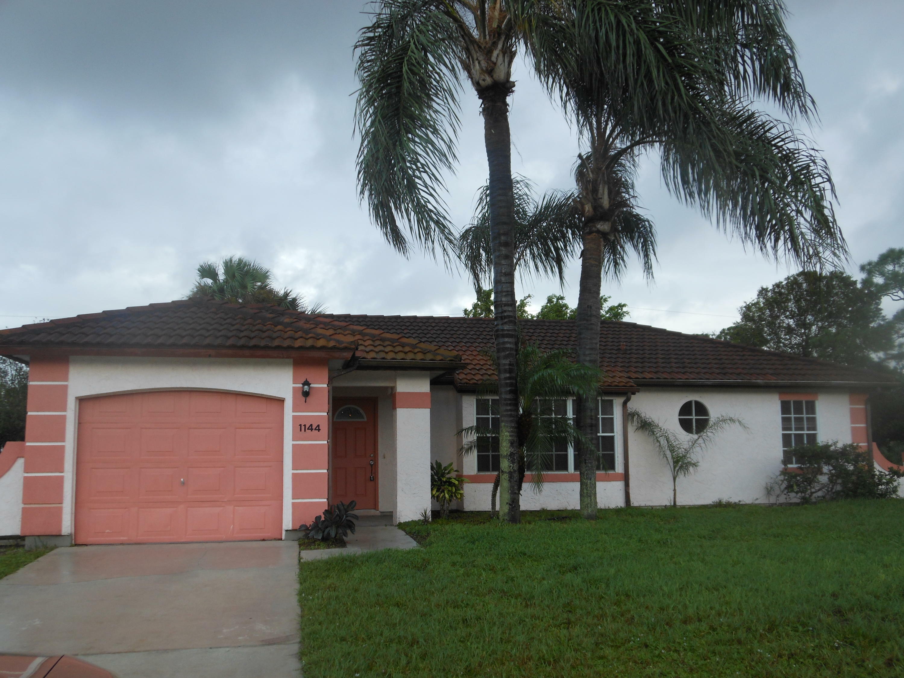 Property Photo:  1144 SW Gardena Avenue  FL 34953 