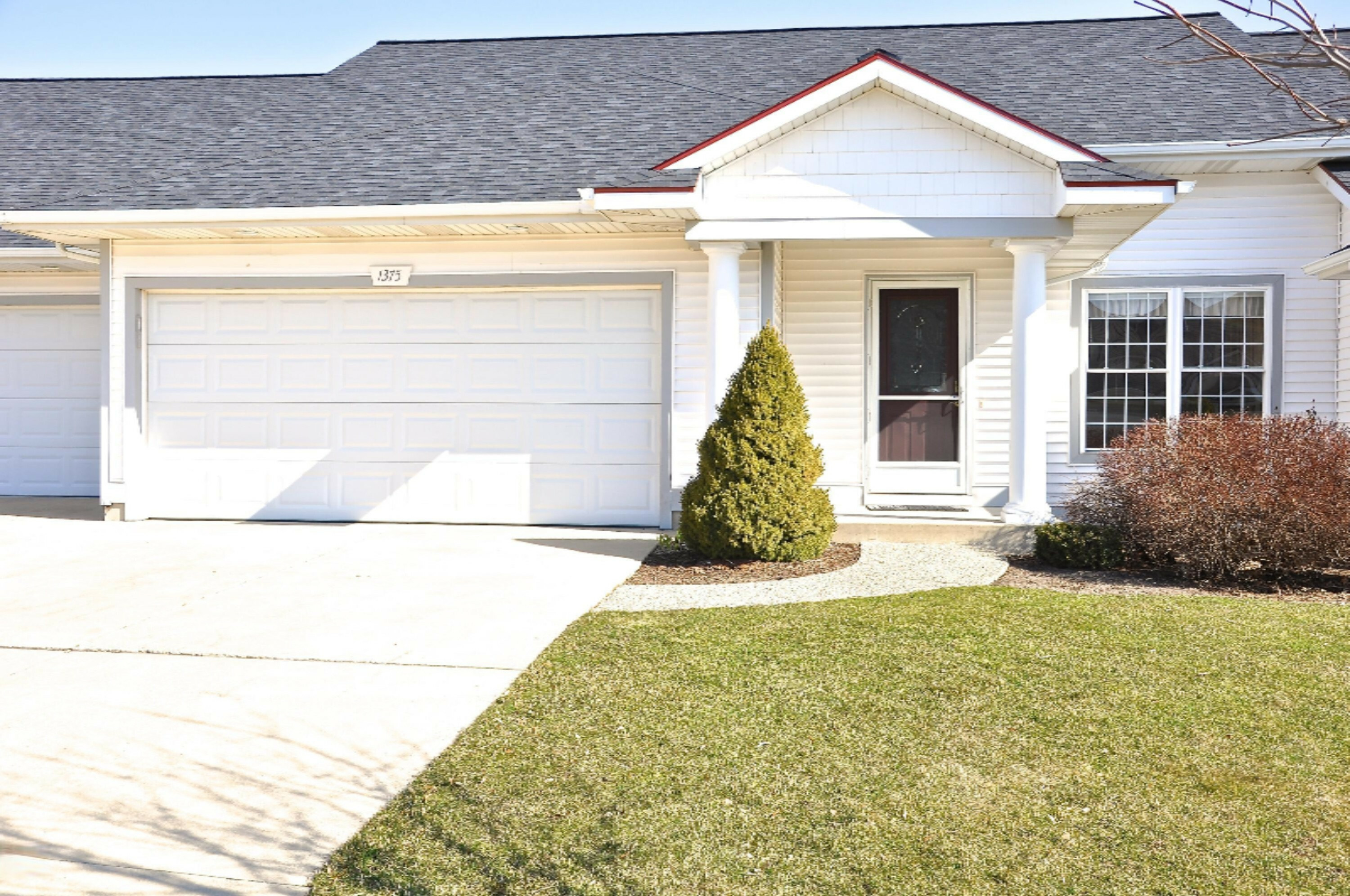 Property Photo: 1375 E Pointe Ridge MI 49423