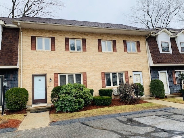 Property Photo: 146 Golfview Drive NH 03102
