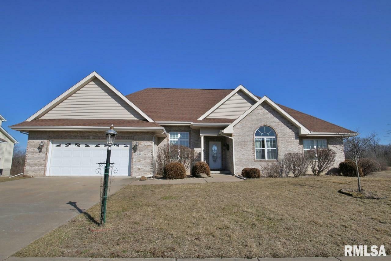 Property Photo:  206 Silver Creek  IL 61571 