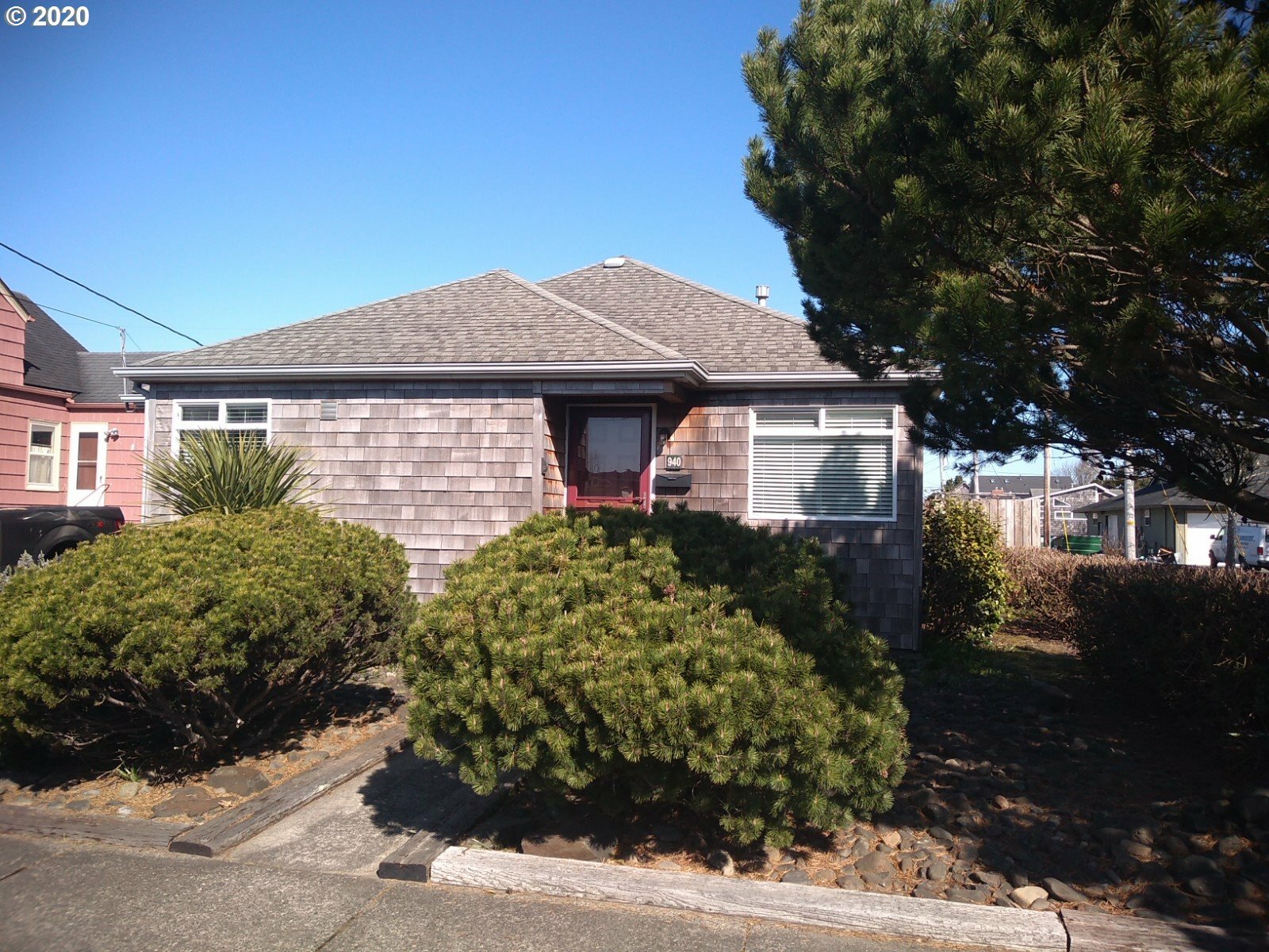 Property Photo:  940 4th Ave  OR 97138 