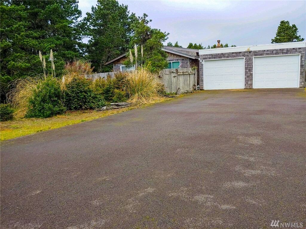 Property Photo:  685 Ocean Shores Blvd SW  WA 98569 