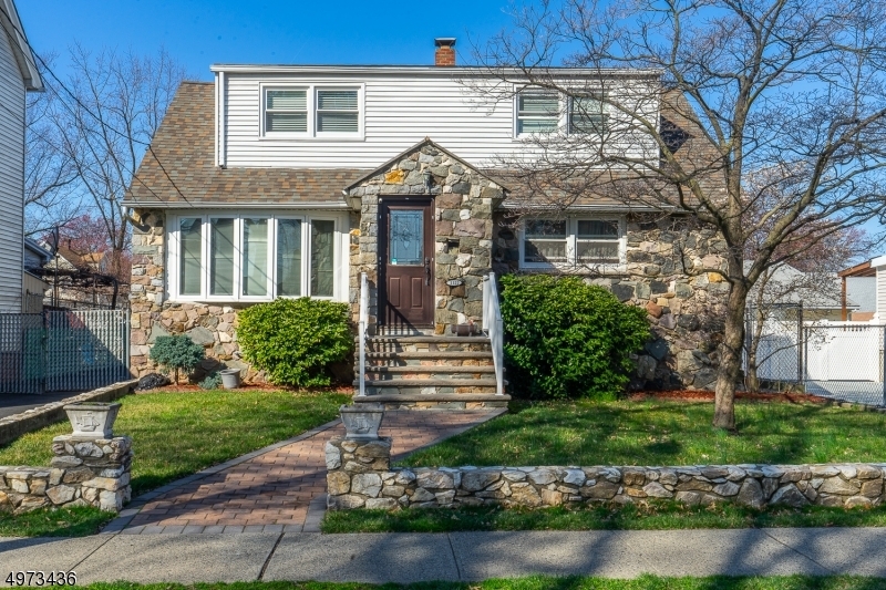 Property Photo:  1122 Woodruff Ave  NJ 07205 