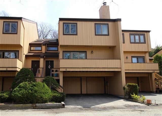 Property Photo:  8 Dakota Court  NY 10901 
