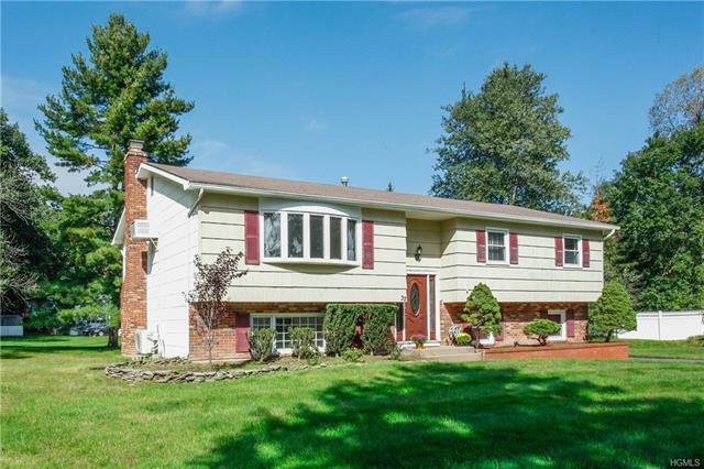 Property Photo:  32 Great Oaks Drive  NY 10956 