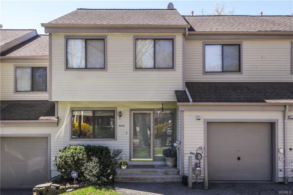 Property Photo: 1002 Hunters Run NY 10522