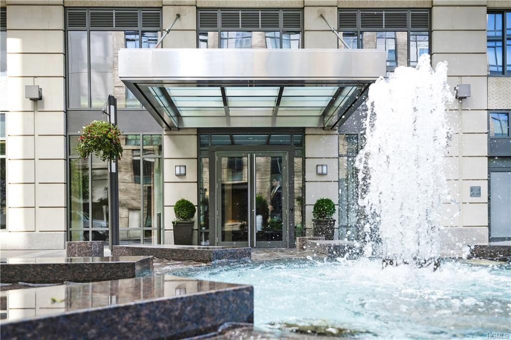 Property Photo: 10 City Place Ph2d NY 10601