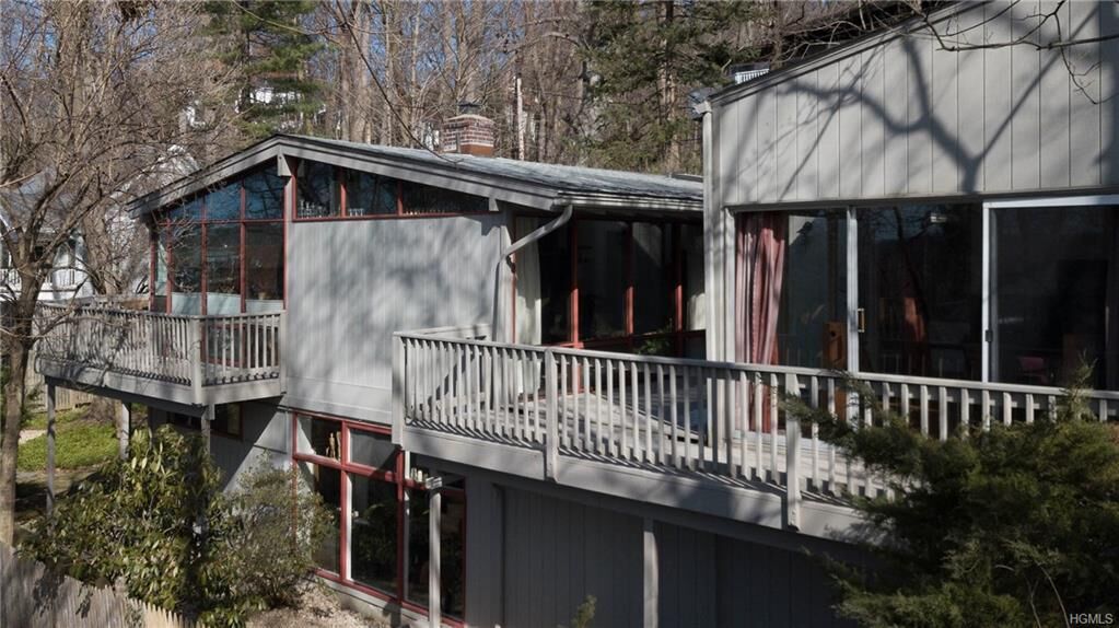 Property Photo:  33 Colonial Avenue  NY 10522 