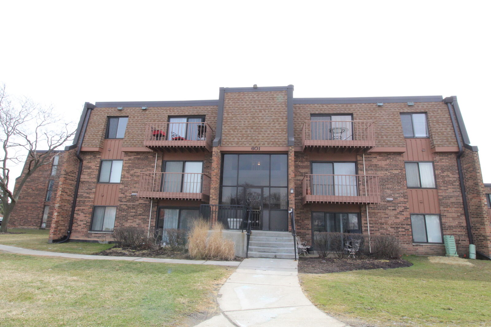 Property Photo: 601 Limerick Lane 1C IL 60193