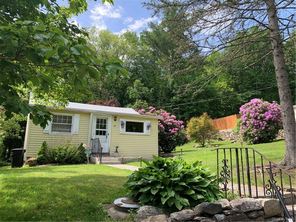 Property Photo:  25 Princeton Road  NY 10512 