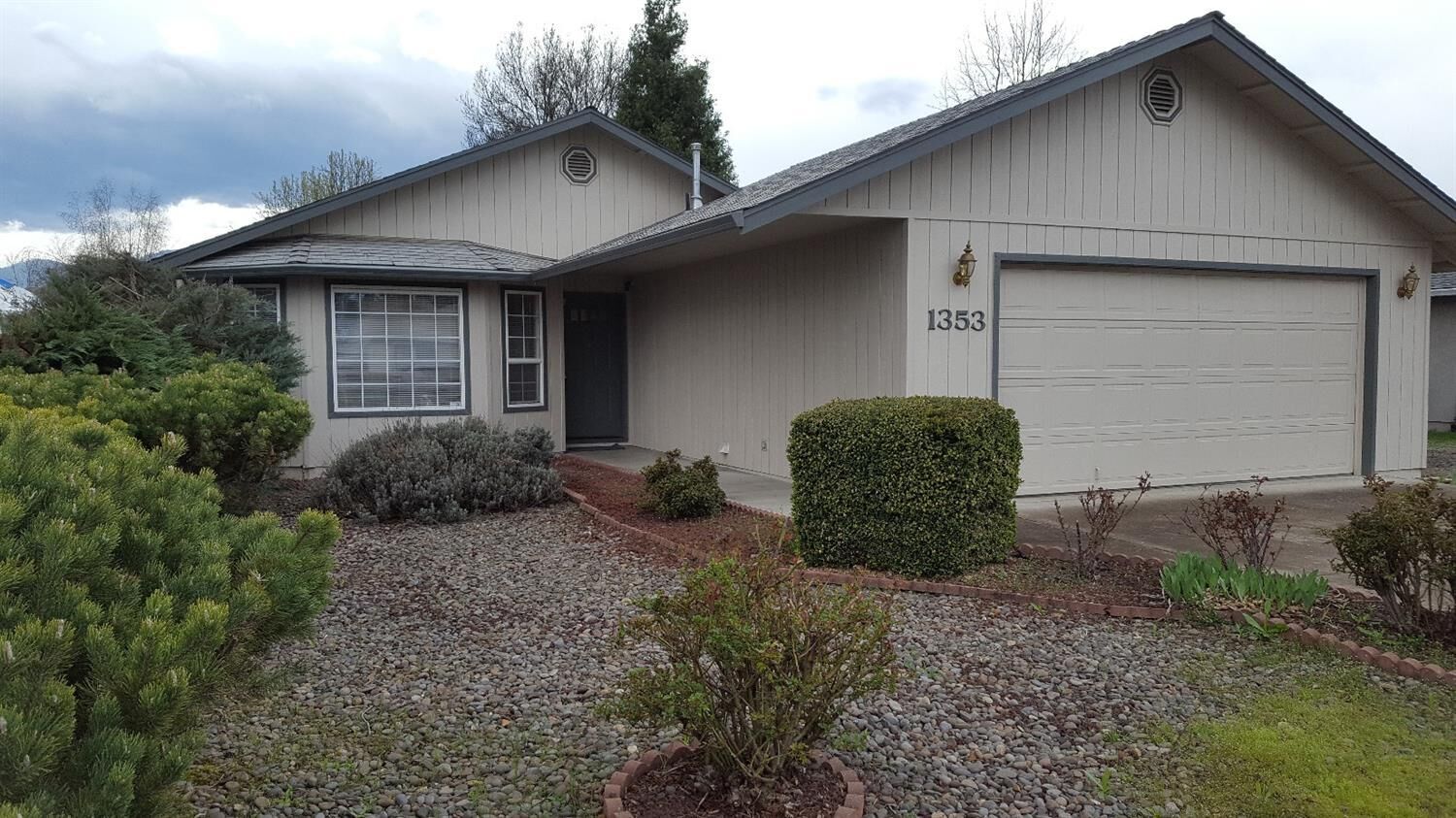 Property Photo:  1353 Avalon Drive  OR 97501 