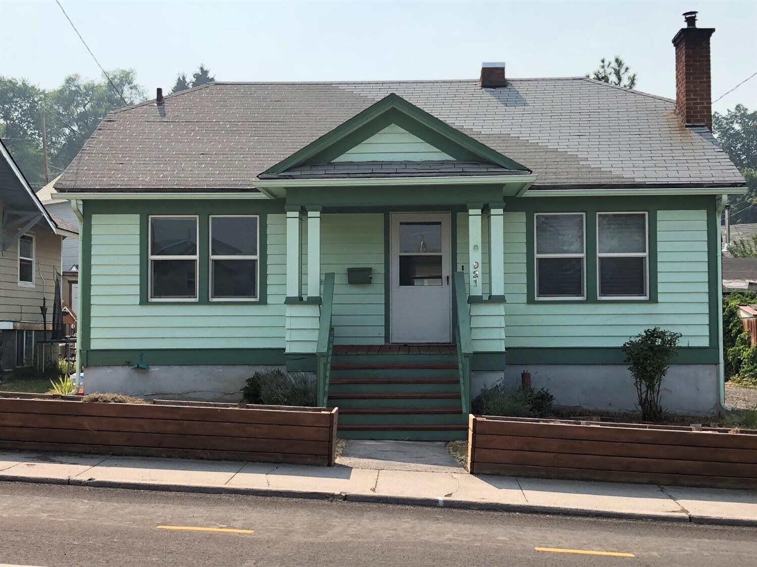 Property Photo: 921 Prospect Street OR 97601