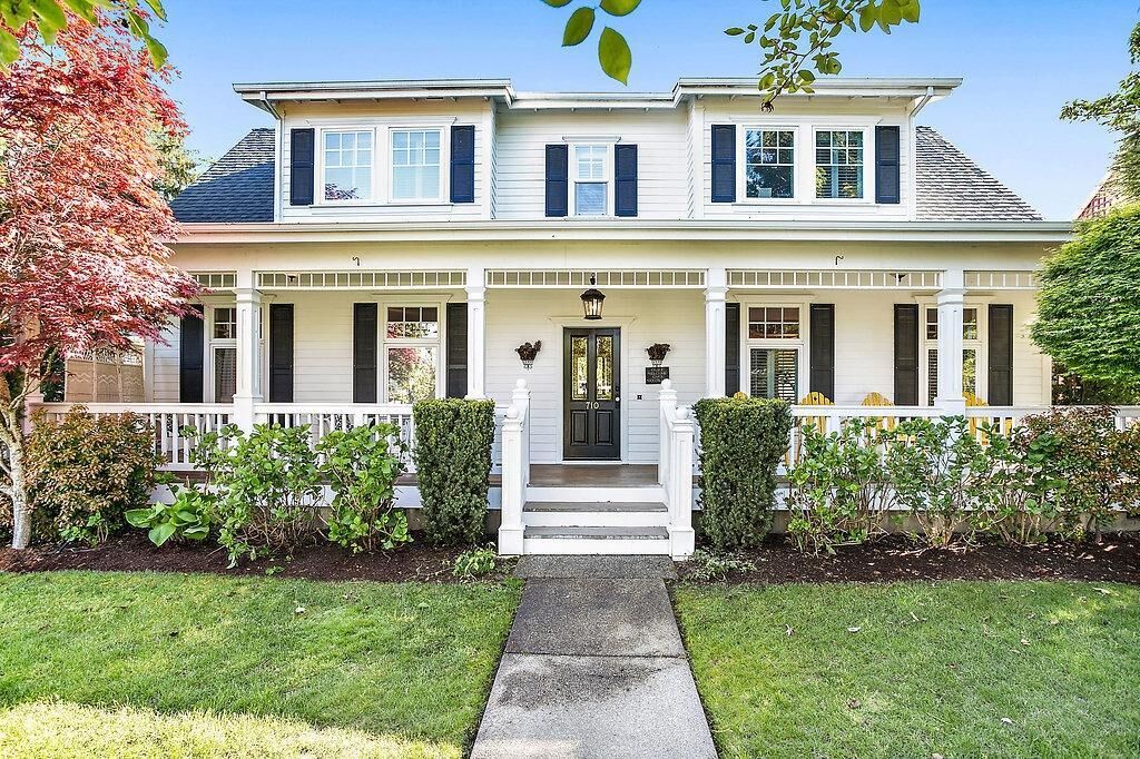 Property Photo: 710 G Street OR 97530