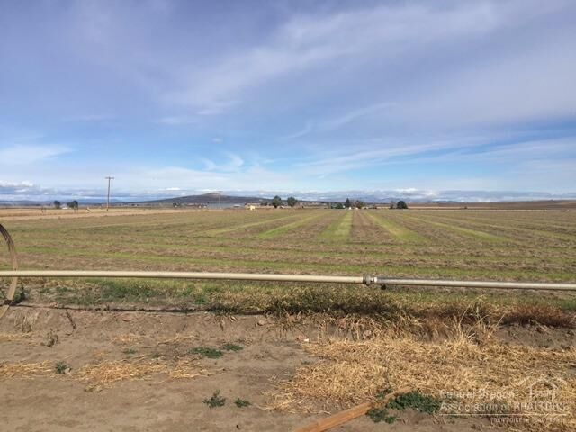 Property Photo: 266 Blue Grass Drive OR 97734